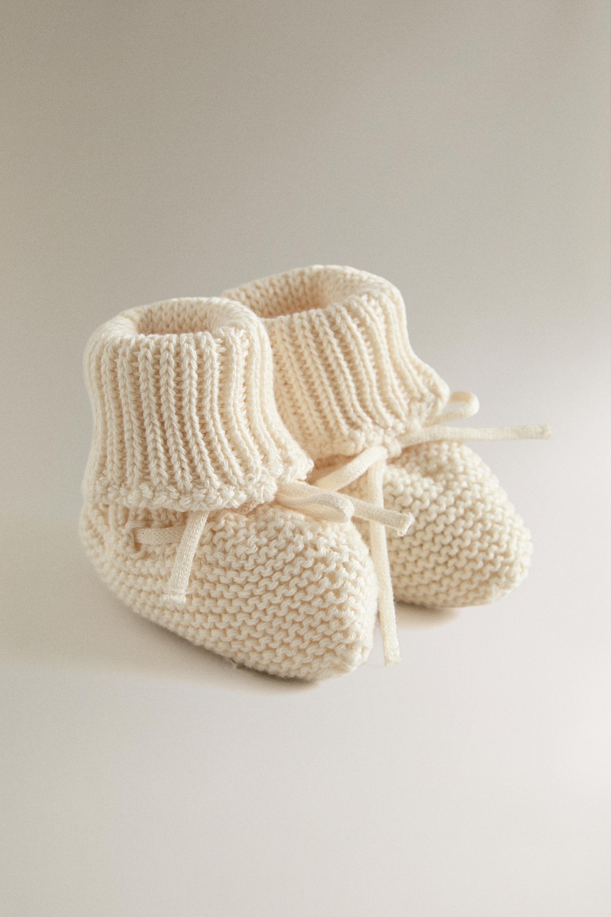 BABY KNIT BOOTIES